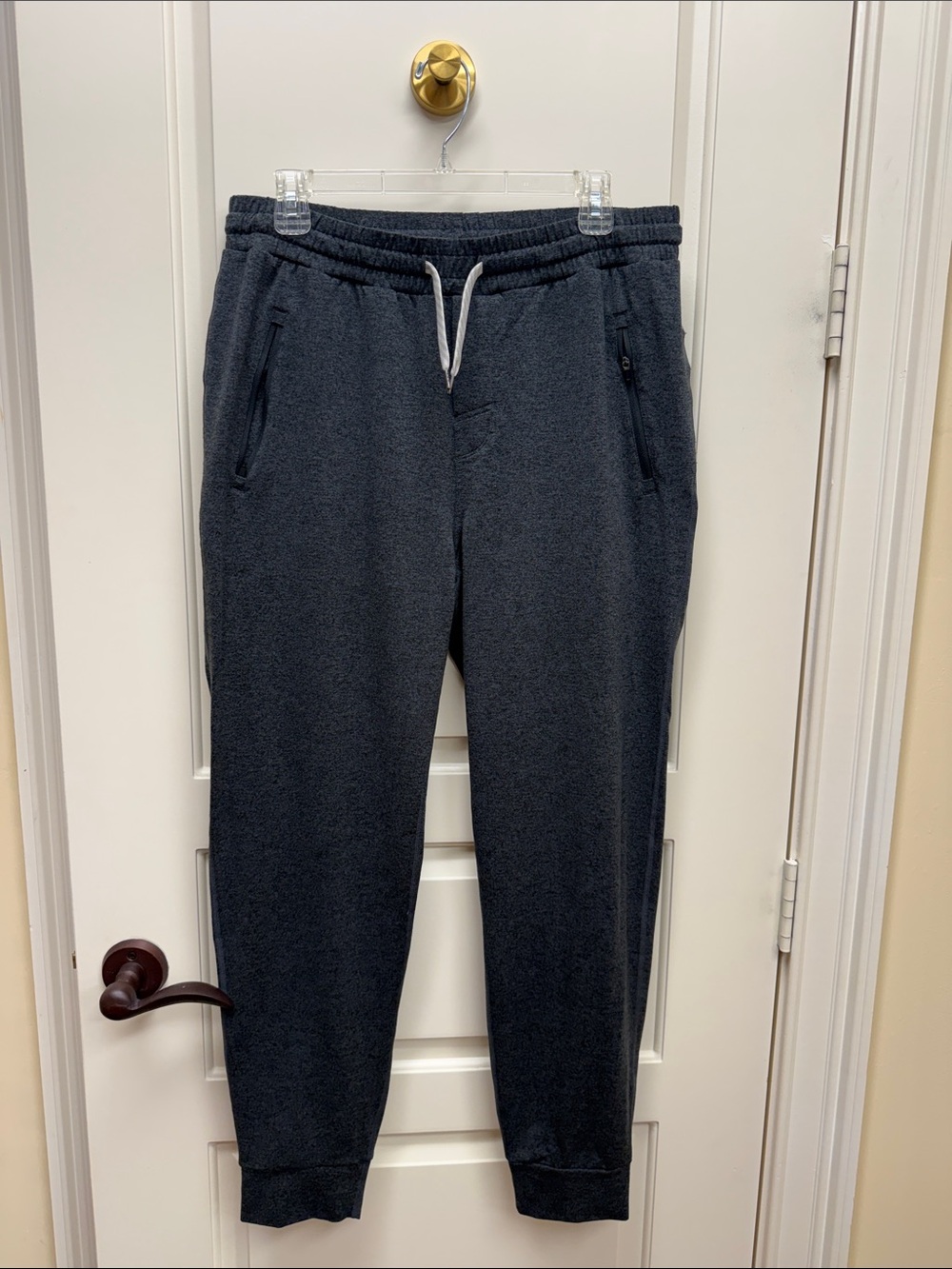 Vuori Men's Charcoal Drawstring Joggers